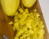 Joghurtos csirke zöldborsós krumplipürével és párolt répával recept fázis 4 fotója