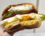 Foto langkah ke 4 dari resep Homemade Creation Burger.