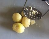 A picture of step 3 of Aloo Samosa.