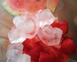 Foto del paso 2 de la receta: Licuado de sandía y frutilla 🍉🍓