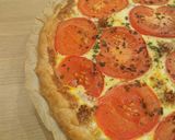 Une image de l'étape 6 de Quiche à la moutarde, au thon et tomate.