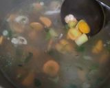 Foto langkah ke 5 dari resep Sop ayam bawang bombay.