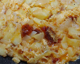 Foto del paso 4 de la receta: Tortilla de Sobrasada con patatas y cebolla