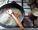 Pas rețetă Halva din făină cu lapte și nucă 1 fotografie