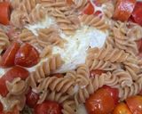 Foto del paso 5 de la receta: Fusilli con queso brie de cabra, tomatitos cherry y albahaca 🍝Pasta seca sin gluten con queso brie
