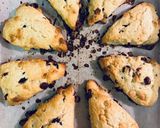 A picture of step 10 of SCONES with red berries & white chocolate chips!! 🍓🥛.