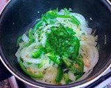 Foto del paso 5 de la receta: Chipirones frescos rellenos en salsa de cebolla y tikka curry