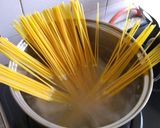 Foto langkah ke 1 dari resep Spaghetti Aglio E Olio.
