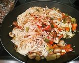 Foto del paso 4 de la receta: Fideos chinos con verduras