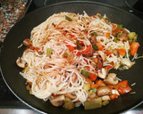 Foto del paso 4 de la receta: Fideos chinos con verduras