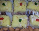 केसर इलायची कोकोनट बर्फी (kesar elaichi coconut burfi recipe in hindi) रेसिपी चरण 2 फोटो