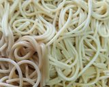 Gambar langkah 1 resipi Spaghetti Aglio Olio.