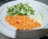 Foto langkah ke 1 dari resep Mix veggie Oatmeal (bubur oatmeal sayuran).
