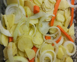 Foto del paso 1 de la receta: Trucha al horno con base de patatas y alioli