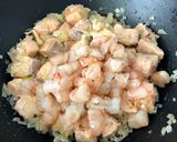 Foto del paso 6 de la receta: Pasta “Nero dí sepia” con Salmon y Gambas