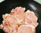 Hình bước làm 1 của món Thịt chiên xá xíu cơm dĩa