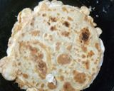 A picture of step 6 of Egg paratha.