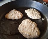 A picture of step 4 of Leftover porridge pancakes.