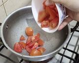 A picture of step 1 of Steamed Tomato sauce.