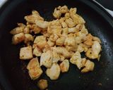 صورة لخطوة 1 من وصفة فطيرة بالدجاج من أروع الوصفات 😋😋
