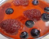 A picture of step 2 of Sprinkling Berries Lemonade.