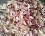 कुरडईच्या चुऱ्याची भाजी (kurdaichya churyachi bhaji recipe in marathi) रेसिपी स्टेप 2 फोटो 