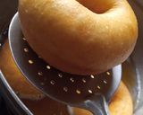 A picture of step 3 of Sugar coated donuts.