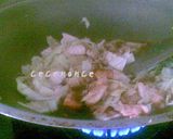 Foto langkah ke 5 dari resep Kwetiau Goreng Ayam.
