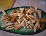 Foto del paso 1 de la receta: Orillas de pan con ajo