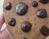 Foto del paso 5 de la receta: Mega galleta corazón de pocos ingredientes 😋 sin gluten, sin azúcar agregado ni edulcorante 🌱