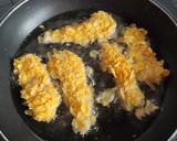 Foto del paso 3 de la receta: Varitas de merluza crujientes