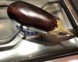 Foto del paso 1 de la receta: Babaganush (pasta de berenjena asada)