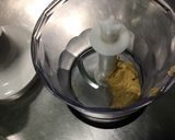 Une image de l'étape 1 de Sauce moutarde, ail et truffe noire.