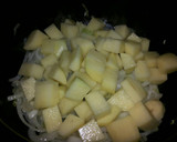 Foto del paso 4 de la receta: Patatas estofadas, con queso de cabras y mantequilla