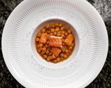 Foto del paso 8 de la receta: Garbanzos estofados al curry con salmón
