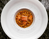 Foto del paso 8 de la receta: Garbanzos estofados al curry con salmón