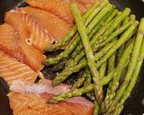 A picture of step 1 of One pan salmon & asparagus.