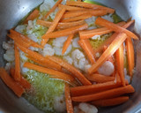 Foto del paso 2 de la receta: Sopa de fideos y gambas