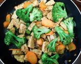 Foto langkah ke 7 dari resep Teriyaki Tempe dan Brokoli Stir Fry.