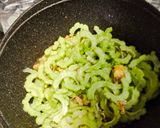 รูปขั้นตอนการทำที่ 7 ของ มะระผัดไข่ ใส่ใจสุขภาพ