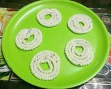 A picture of step 7 of Instant rice flour chakli.