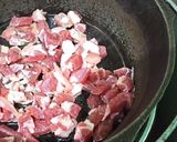 Foto del paso 2 de la receta: Guiso de carne de cerdo 🐷 con caracolitos en olla de hierro 🍲