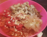Foto del paso 3 de la receta: Ensalada de pimientos rojos cebolla y berenjena asados al horno