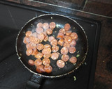 Foto del paso 2 de la receta: Tortilla de papas, calabacín, cebolla y chistorra