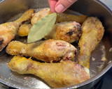 Foto del paso 8 de la receta: Muslos de pollo en salsa
