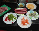 Foto del paso 1 de la receta: Niños envueltos de cerdo, con salchicha al horno y puré de papas