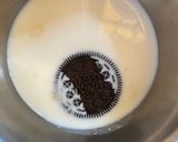 A picture of step 5 of Bread Oreo Cake.