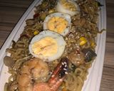 A picture of step 4 of Spicy noodles with shrimps.