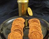 ઘઉં ના લોટની ચકરી (Wheat Flour Chakri Recipe In Gujarati) રેસીપી સ્ટેપ2ફોટો