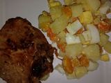 Costeletas de cerdo con ensalada de papa